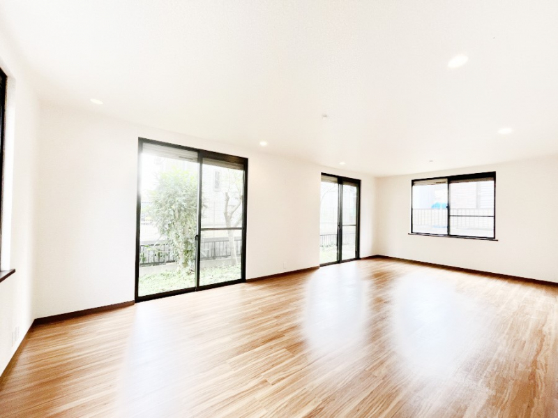 ���r���O�@���邢�z���������A�����̕��͋C�ɖ�������郊�r���O�_�C�j���O