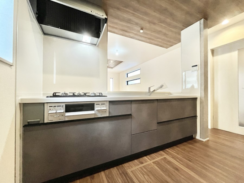 �L�b�`���@���������Ȃ���ł����Ƒ��Ƃ̉�b���y���߂�ΖʃL�b�`���@