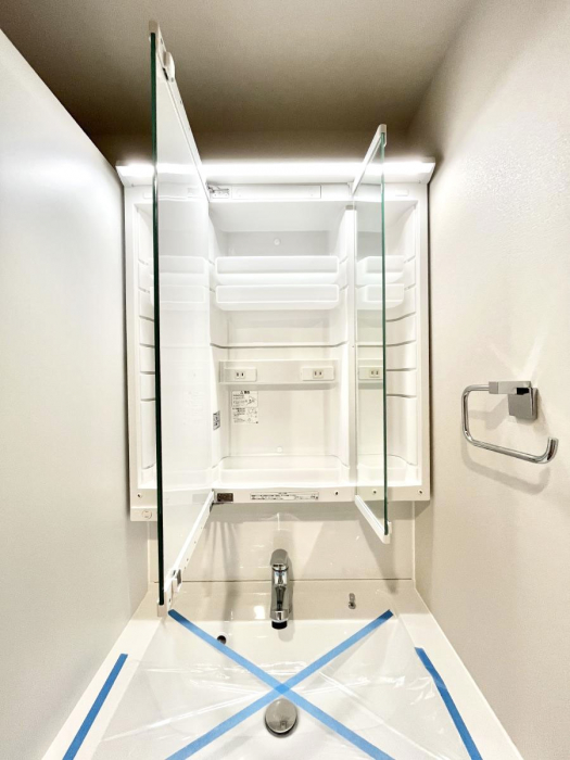 ���̑����ρ@�O�ʋ��̗��ɁA���ϕi��q���p�i�Ȃǂ����[�\�B���ʑ����������ƕۂ��܂��I