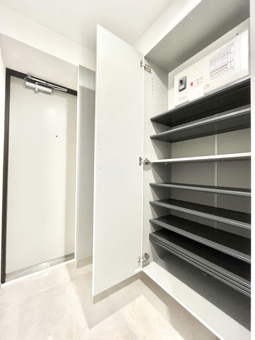 ���̑����ρ@�����Ղ���[�ł���V���[�Y�{�b�N�X�ŉƑ��S���̌C���A���ւ�������B  