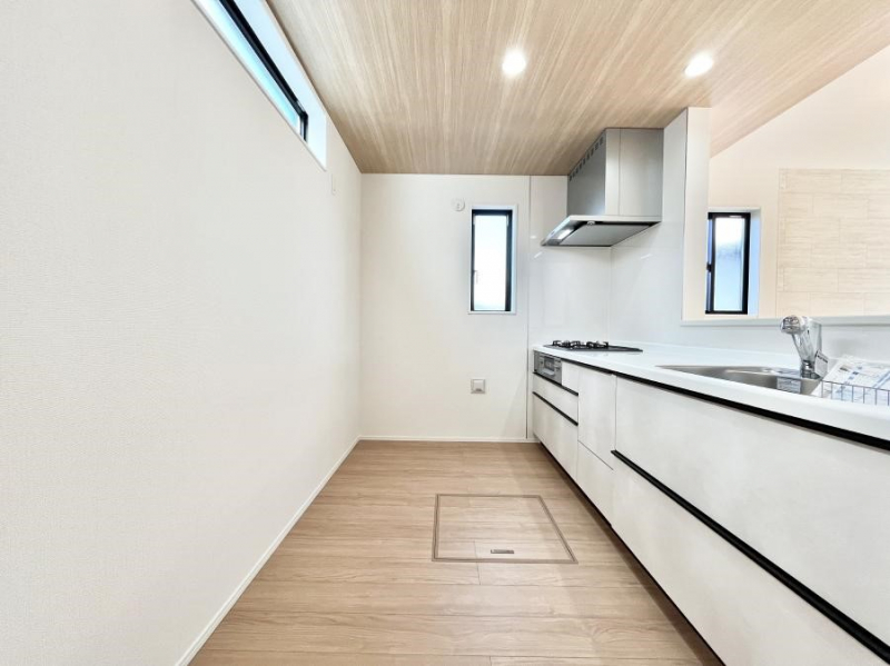 �L�b�`���@�u�₩�ȕ����ʂ蔲����L�b�`���B��������̂Ŗ��邭���C�ɂ��𗧂��܂��B