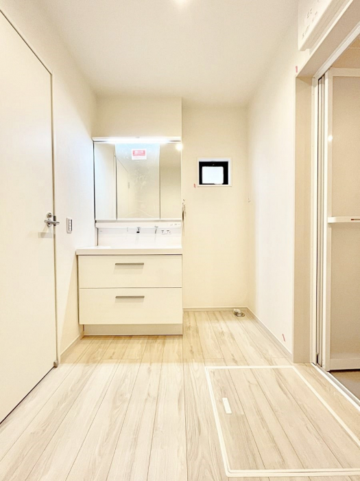 ���ʑ�E���ʏ��@�O�ʋ��̗��ɁA���ϕi��q���p�i�Ȃǂ����[�\�B���ʑ����������ƕۂ��܂��I