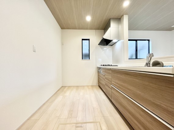 �L�b�`���@�u�₩�ȕ����ʂ蔲����L�b�`���B��������̂Ŗ��邭���C�ɂ��𗧂��܂��B