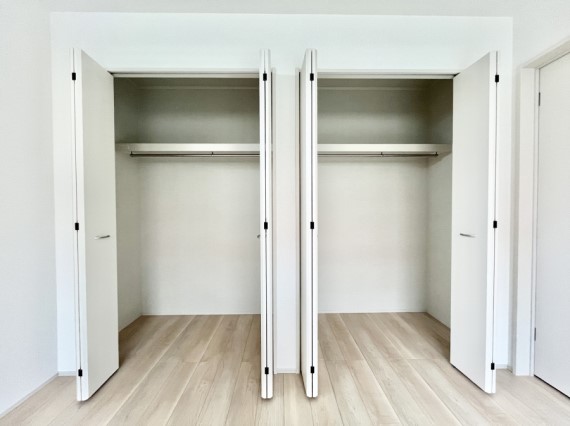 ���[�@�m���̃N���[�[�b�g�B���s��������̂Ō���̈ߗނ�����������܂�܂��B