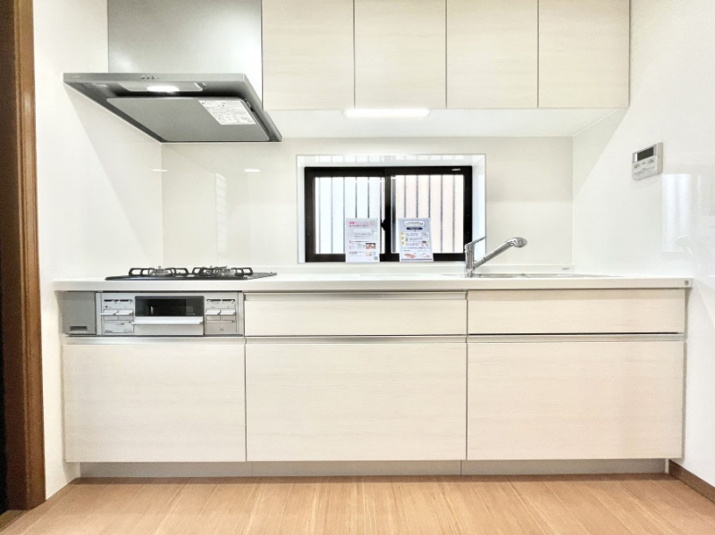 �L�b�`���@�u�₩�ȕ����ʂ蔲����L�b�`���B��������̂Ŗ��邭���C�ɂ��𗧂��܂��B