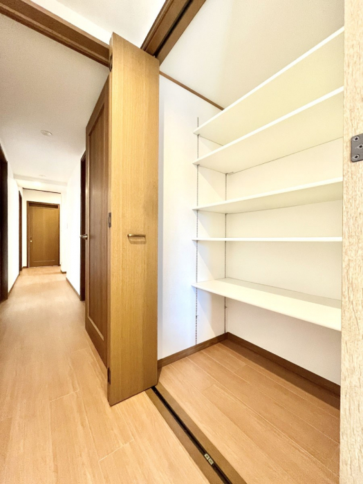 ���̑����ρ@�L�b�`���ɂ̓p���g���[�I�H�ނ̃X�g�b�N�͂������A���p�i�̎��[�Ȃǎg�����͂��낢��I