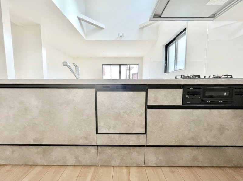 �L�b�`���@���r���O�����n����l�C�̃J�E���^�[�L�b�`���B �Ƒ��������Ȃ���Ǝ������邱�Ƃ��ł��܂��B