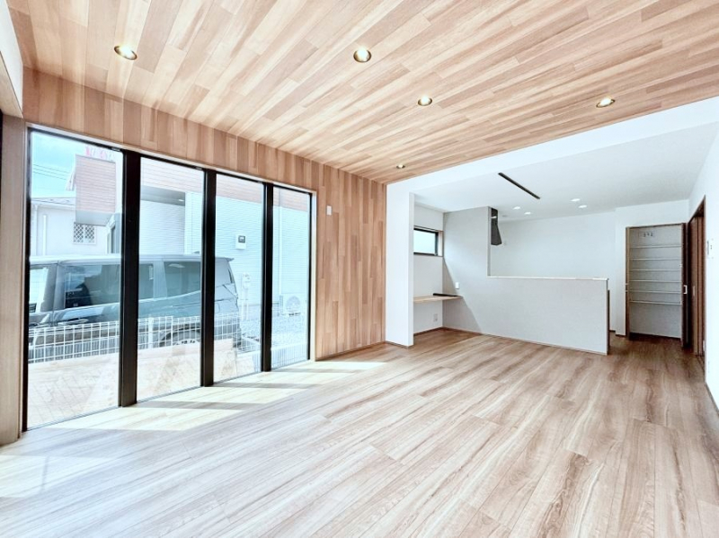 ���̑����ρ@�Ƒ��̏Ί炪���R�Ɛ��܂�Ă���A����ȕ��͋C�̃_�C�j���O�Ɏd�オ���Ă��܂��B