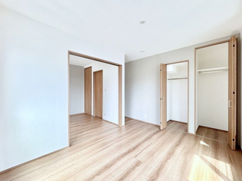 ���[�@�m���̃N���[�[�b�g�B���s��������̂Ō���̈ߗނ�����������܂�܂��B