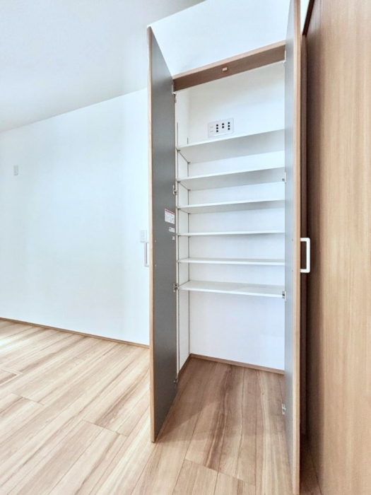 ���̑����ρ@�L�b�`���ɂ̓p���g���[�I�H�ނ̃X�g�b�N�͂������A���p�i�̎��[�Ȃǎg�����͂��낢��I