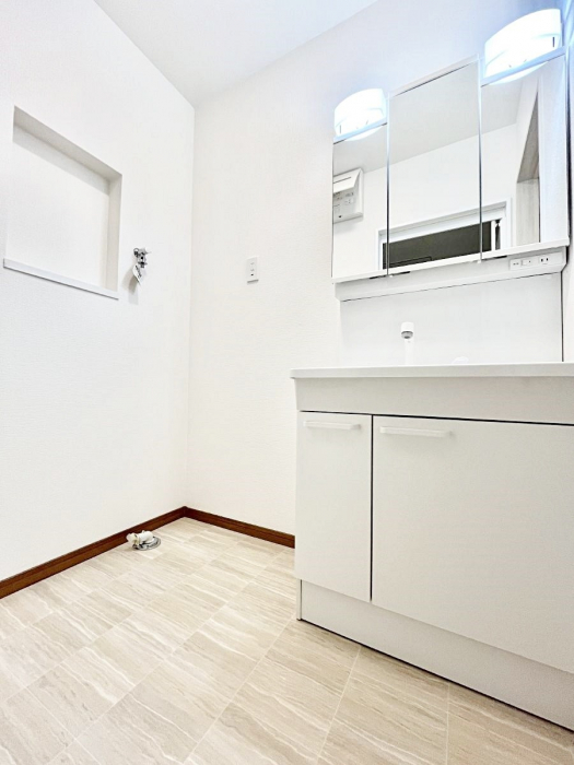 ���ʑ�E���ʏ��@�O�ʋ��̗��ɁA���ϕi��q���p�i�Ȃǂ����[�\�B���ʑ����������ƕۂ��܂��I