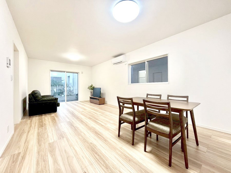 ���r���O�@�傫�ȑ����炽���Ղ�̗z���ƕ����������郊�r���O