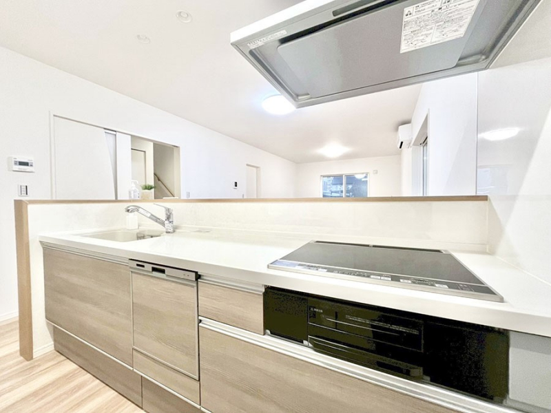 �L�b�`���@���������Ȃ���ł����Ƒ��Ƃ̉�b���y���߂�ΖʃL�b�`��