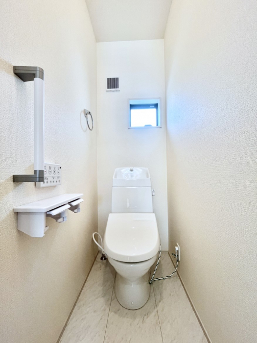 �g�C���@�g�C����1�K��2�K���ꂼ��ɔz�u����Ă��ĂƂĂ��֗��ł��B 