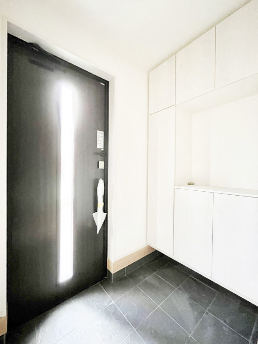 ���ց@�K���X�X���b�g�̓��������փh�A�������Ɍ���͂��Ă���܂�