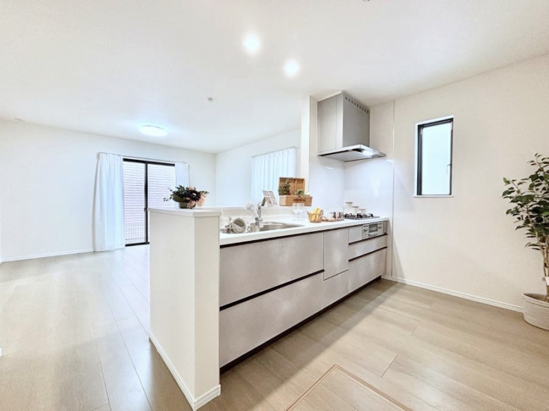 �L�b�`���@�J�E���^�[�z���ɂ��b�������Ȃ��疈���̂������������Ɗy����