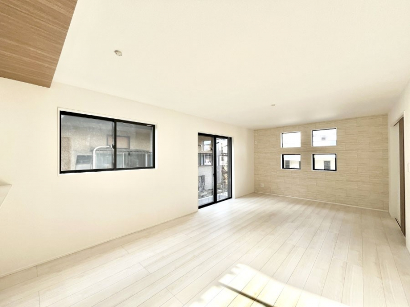 ���r���O�@�傫�ȑ����炽���Ղ�̗z���ƕ����������郊�r���O