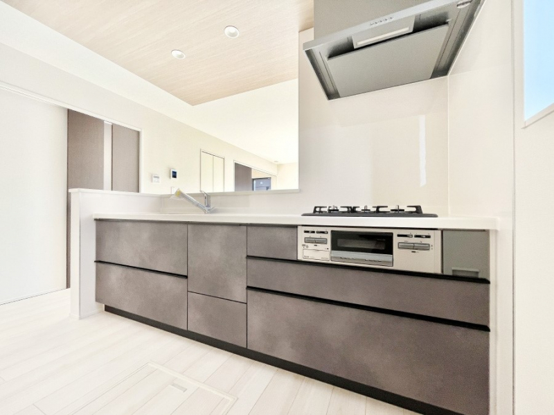 �L�b�`���@���r���O�ŗV�Ԃ��q�l�������Ȃ��炨�������ł���ΖʃL�b�`���B  