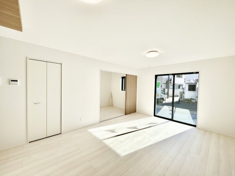 ���̑����ρ@�Ƒ��̏Ί炪���R�Ɛ��܂�Ă���A����ȕ��͋C�̃_�C�j���O�Ɏd�オ���Ă��܂��B