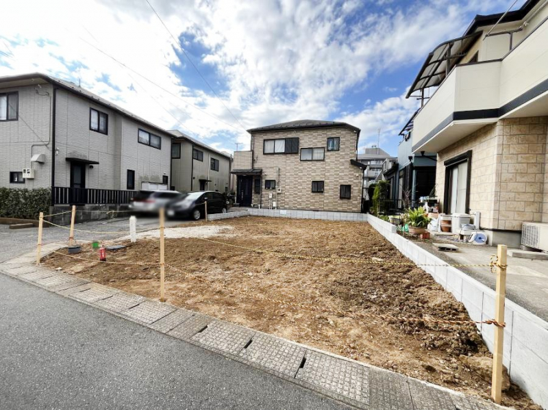 @2\I}Ȃql̒ԂɁB܂AƑ̎]ԃXy[XƂĂ劈B