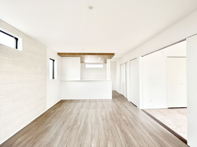 ���r���O�@���邢�z���������A�����̕��͋C�ɖ�������郊�r���O�E�_�C�j���O�B 