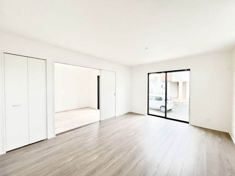 ���̑����ρ@�Ƒ��̏Ί炪���R�Ɛ��܂�Ă���A����ȕ��͋C�̃_�C�j���O�Ɏd�オ���Ă��܂� 