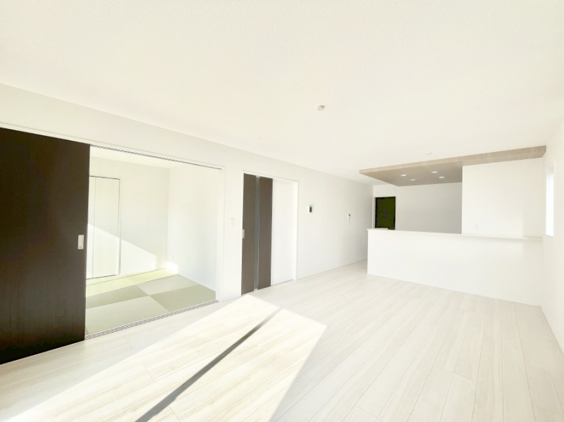 ���̑����ρ@�Ƒ��̏Ί炪���R�Ɛ��܂�Ă���A����ȕ��͋C�̃_�C�j���O�Ɏd�オ���Ă��܂��B