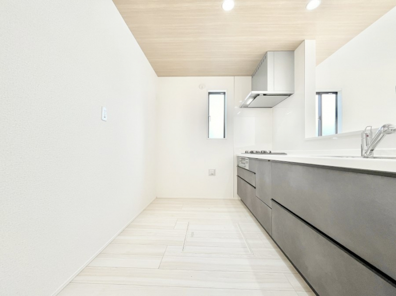 �L�b�`���@�u�₩�ȕ����ʂ蔲����L�b�`���B��������̂Ŗ��邭���C�ɂ��𗧂��܂��B