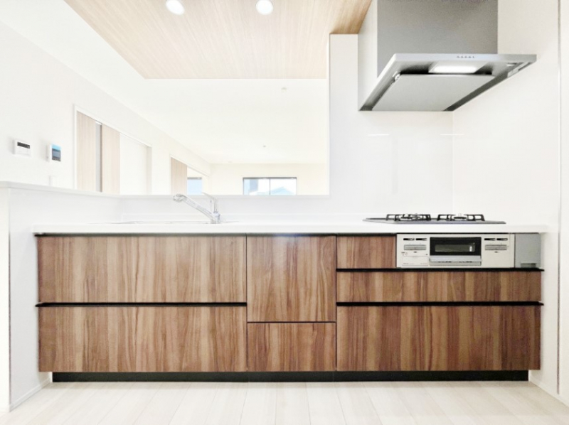 �L�b�`���@�V�X�e���L�b�`���̓V���v���ŃX�b�L�������O���̗��Ȃ��f�U�C���Ȃ̂ŉi���g�������I