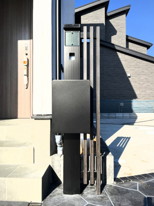 ���̑��@�\�D�E�C���^�[�z���E�|�X�g���ЂƂɏW��B�G���g�����X�ɂȂ��ރV���v���f�U�C���B