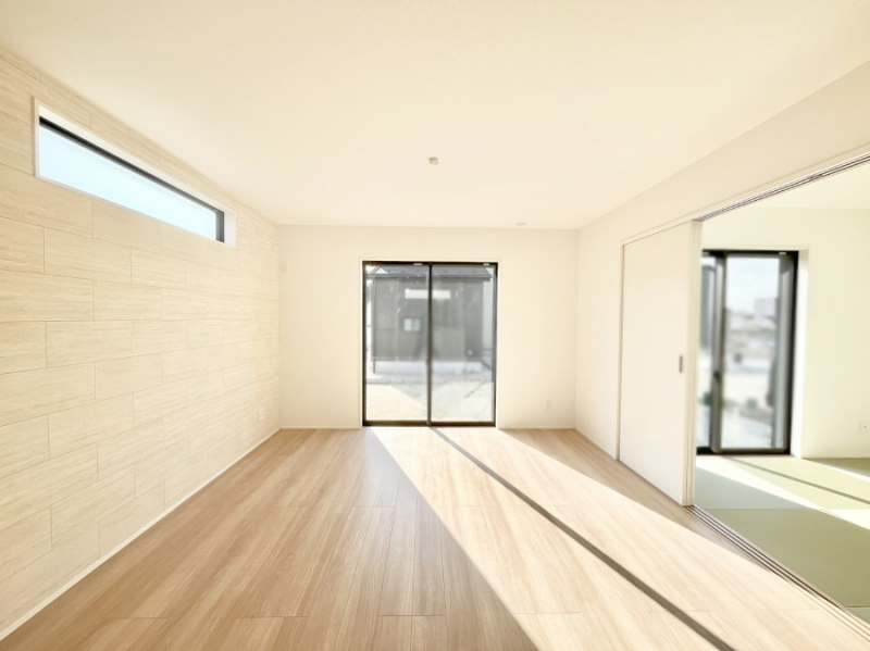 ���r���O�@�傫�ȑ����炽���Ղ�̗z���ƕ����������郊�r���O