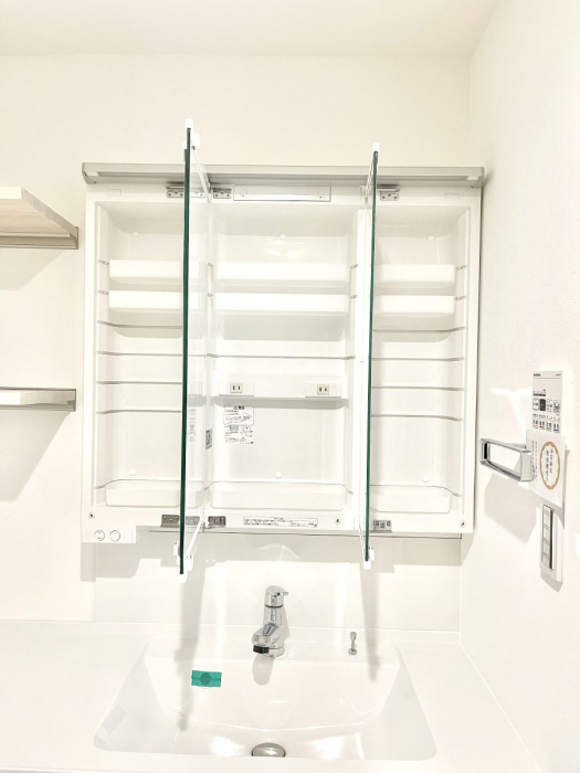 ���̑����ρ@�O�ʋ��̗��ɁA���ϕi��q���p�i�Ȃǂ����[�\�B���ʑ����������ƕۂ��܂��I