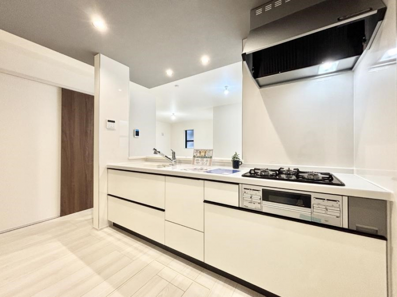 �L�b�`���@�J�E���^�[�z���ɂ��b�������Ȃ��疈���̂������������Ɗy����