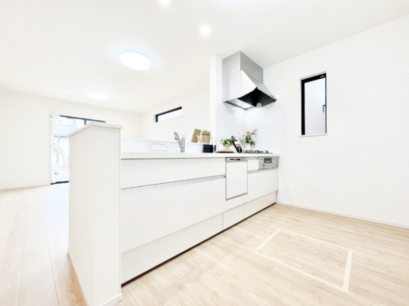 �L�b�`���@���Ƒ��̉�b�e�ޑΖʃL�b�`���B���������̃p�p�}�}�����Ƒ��Ɖ߂������Ԃ����������I