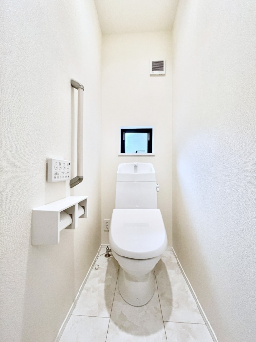 �g�C���@�g�C����1�K��2�K���ꂼ��ɔz�u����Ă��ĂƂĂ��֗��ł��B 