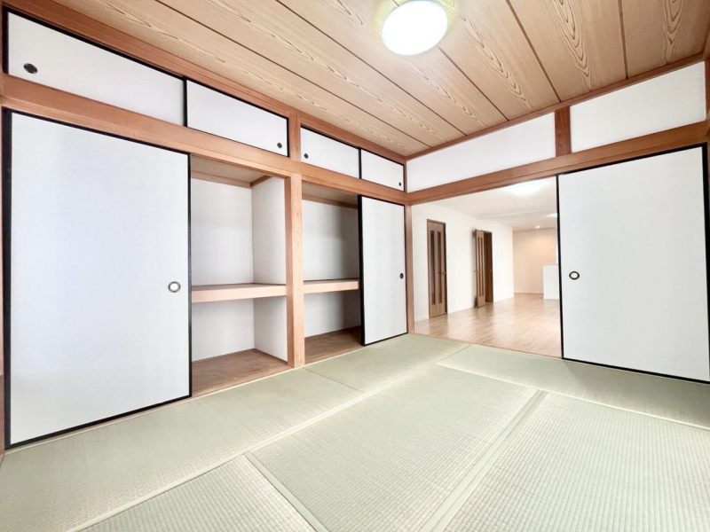 ���̑����ρ@���r���O�Ɨׂ荇���Ă���a���B�ق��ƈꑧ�ł���a�̋�Ԃ��Y�ꂸ�ɁB 