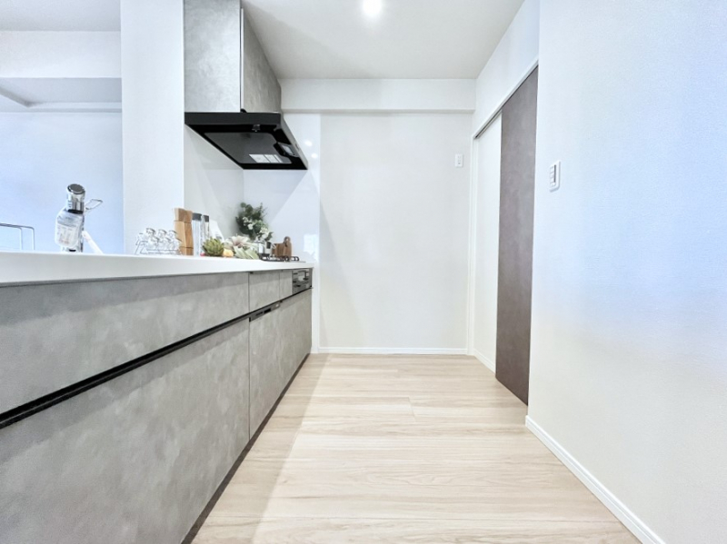 �L�b�`���@���������Ȃ���ł����Ƒ��Ƃ̉�b���y���߂�ΖʃL�b�`��