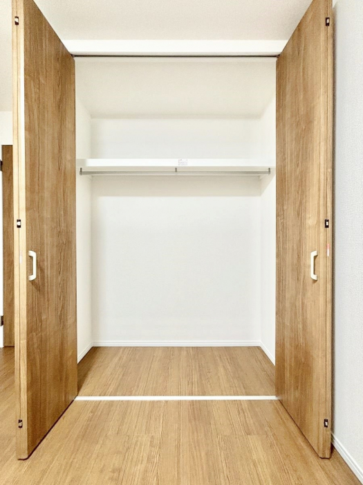 ���[�@�m���̃N���[�[�b�g�B���s��������̂Ō���̈ߗނ�����������܂�܂��B