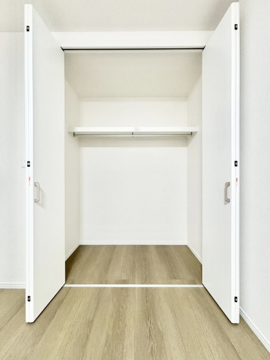 ���[�@�m���̃N���[�[�b�g�B���s��������̂Ō���̈ߗނ�����������܂�܂��B