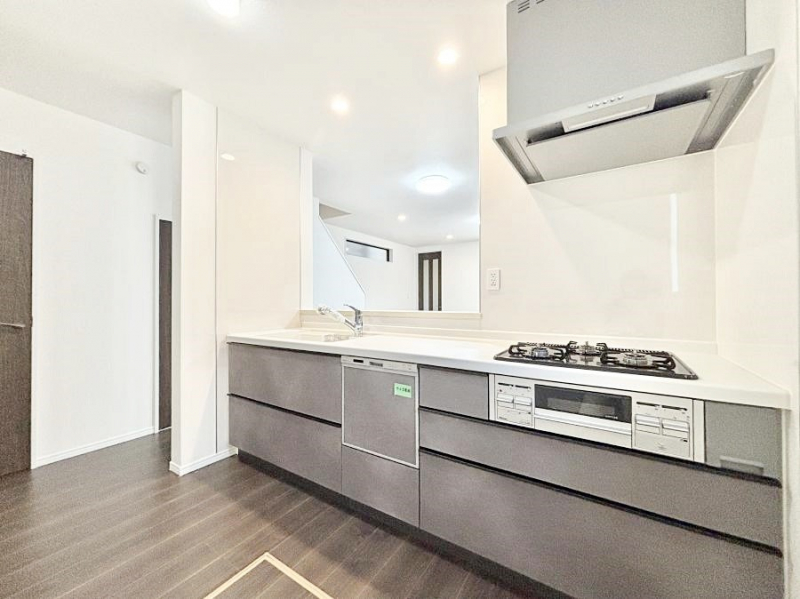 �L�b�`���@�J�E���^�[�z���ɂ��b�������Ȃ��疈���̂������������Ɗy����