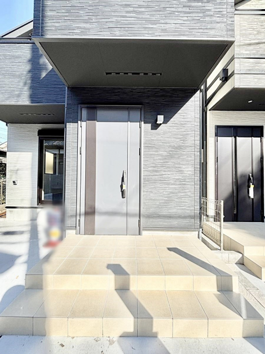 ���ց@��؂ȉƑ��A���q���o�}���錺�ցB���֑O�͉����t���ŉJ���~���Ă��Ă��G��ɂ����ł��B