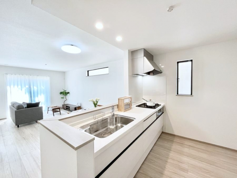 �L�b�`���@���r���O�ŗV�Ԃ��q�l�������Ȃ��炨�������ł���ΖʃL�b�`���B  