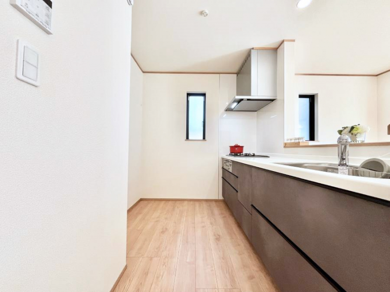 �L�b�`���@�u�₩�ȕ����ʂ蔲����L�b�`���B��������̂Ŗ��邭���C�ɂ��𗧂��܂��B