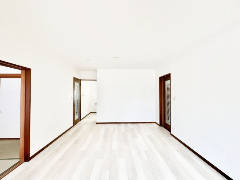 ���r���O�@���邢�z���������A�����̕��͋C�ɖ�������郊�r���O�E�_�C�j���O�B 