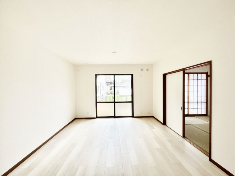 ���̑����ρ@�Ƒ��̏Ί炪���R�Ɛ��܂�Ă���A����ȕ��͋C�̃_�C�j���O�Ɏd�オ���Ă��܂� 