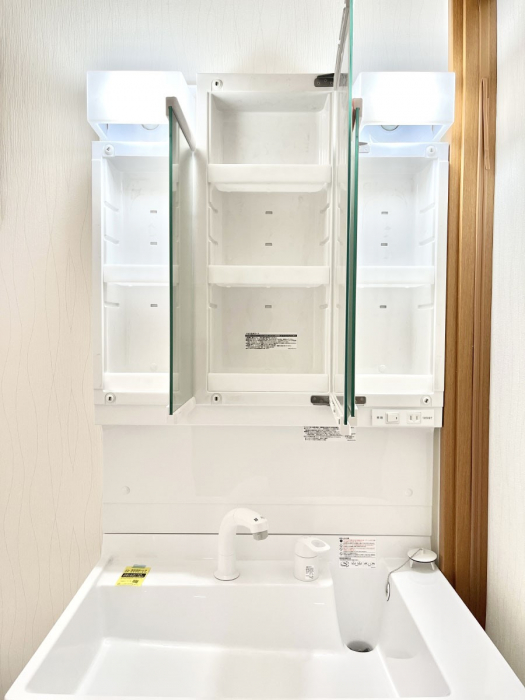 ���̑����ρ@�O�ʋ��̗��ɁA���ϕi��q���p�i�Ȃǂ����[�\�B���ʑ����������ƕۂ��܂��I