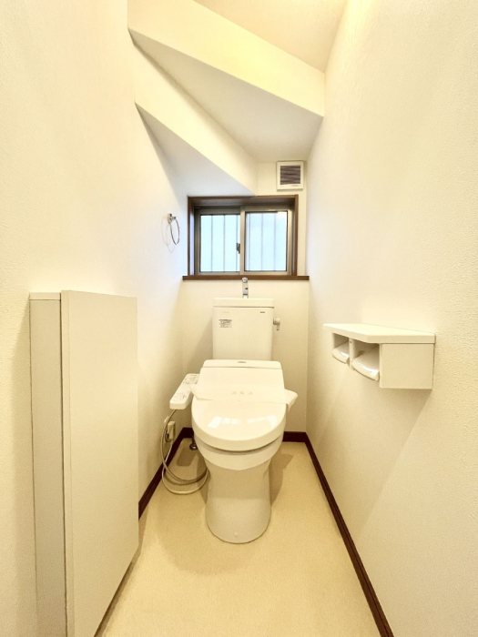 �g�C���@�g�C����1�K��2�K���ꂼ��ɔz�u����Ă��ĂƂĂ��֗��ł��B 