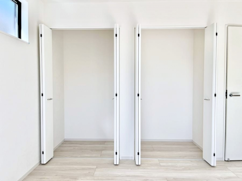 ���[�@�m���̃N���[�[�b�g�B���s��������̂Ō���̈ߗނ�����������܂�܂��B