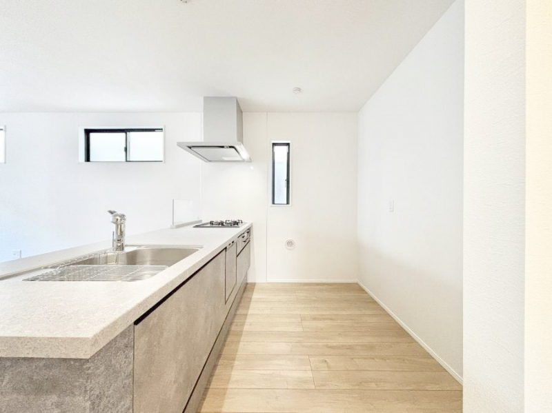 �L�b�`���@�u�₩�ȕ����ʂ蔲����L�b�`���B��������̂Ŗ��邭���C�ɂ��𗧂��܂��B