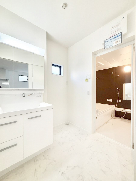 ���̑��@��Ƃ�̂��郉���h���[�X�y�[�X�B  